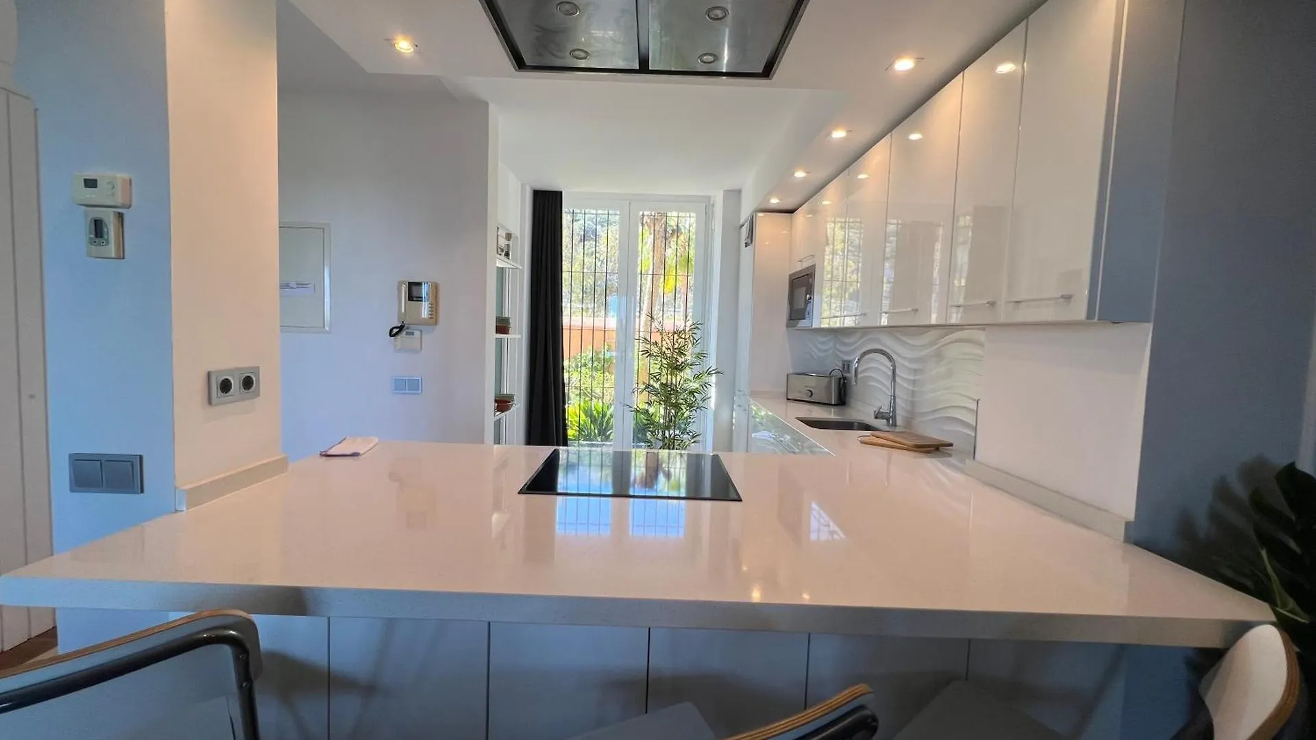 Beachside Ground Floor La Perla De La Bahia, Баия-де-Касарес Апартаменты