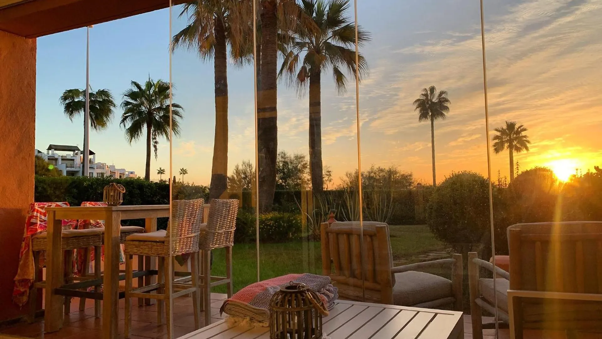 Beachside Ground Floor La Perla De La Bahia, Баия-де-Касарес Испания