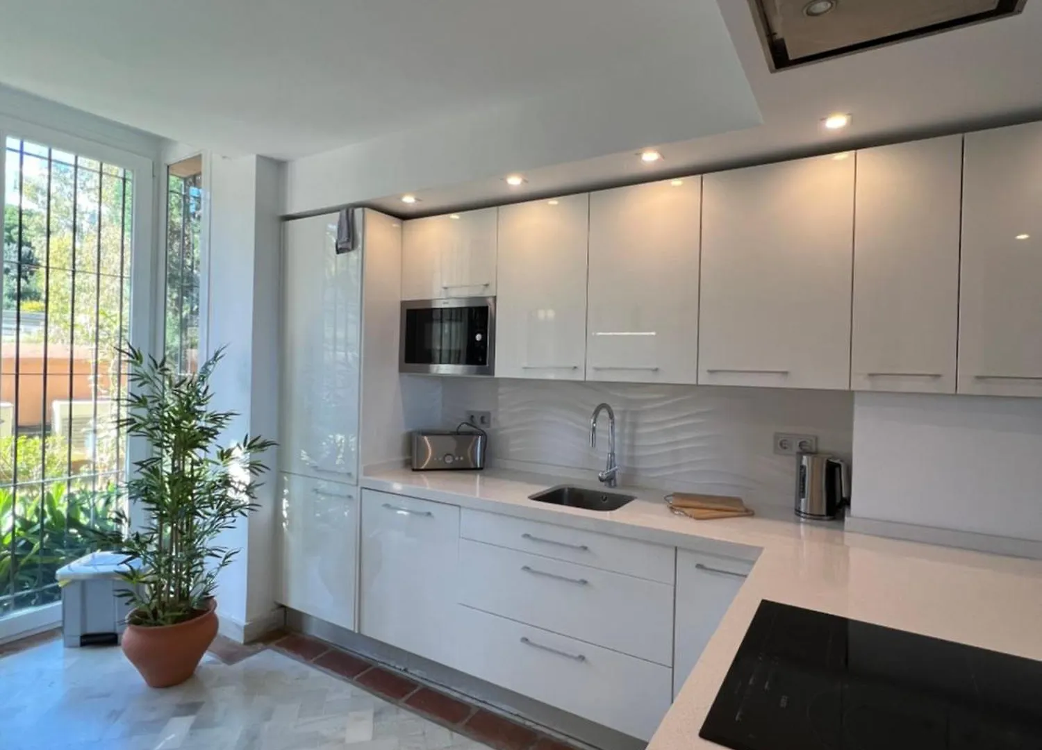 Апартаменты Beachside Ground Floor La Perla De La Bahia, Баия-де-Касарес