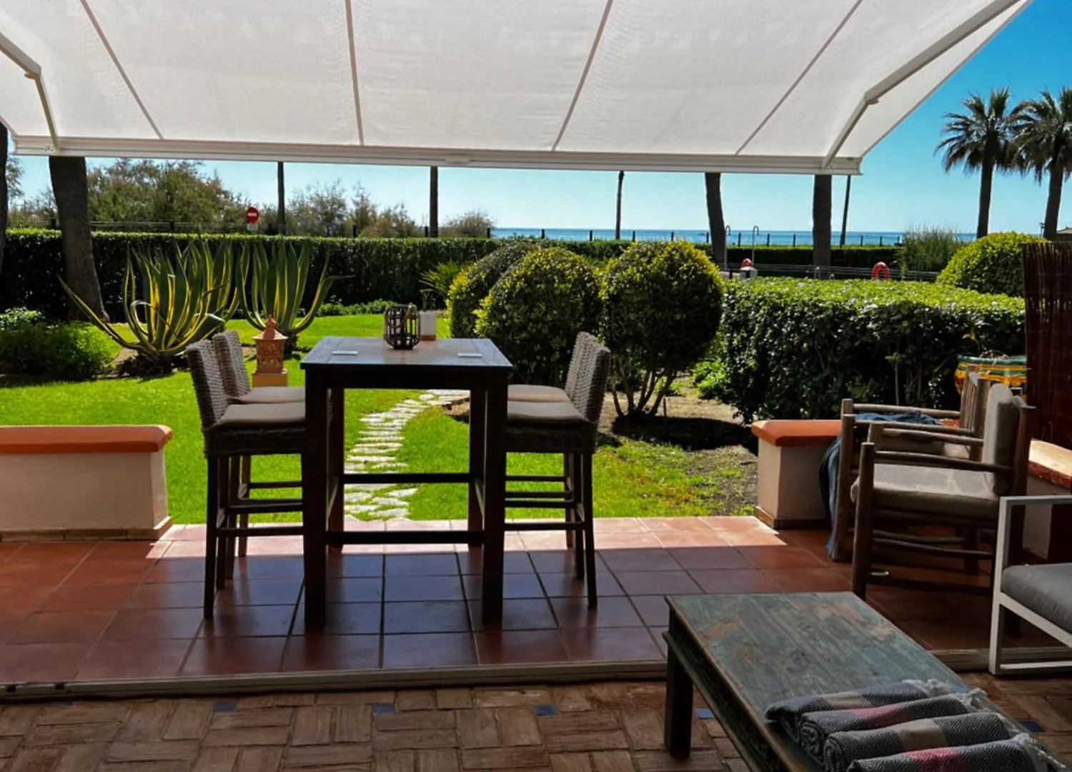 Beachside Ground Floor La Perla De La Bahia, Баия-де-Касарес Апартаменты